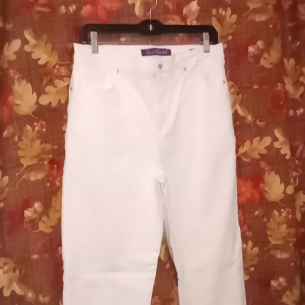 Gloria Vanderbilt "Amanda" jeans.